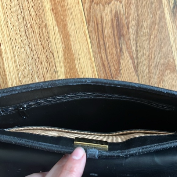 GIVENCHY VINTAGE black leather purse with gold hardware - Picture 8 of 11